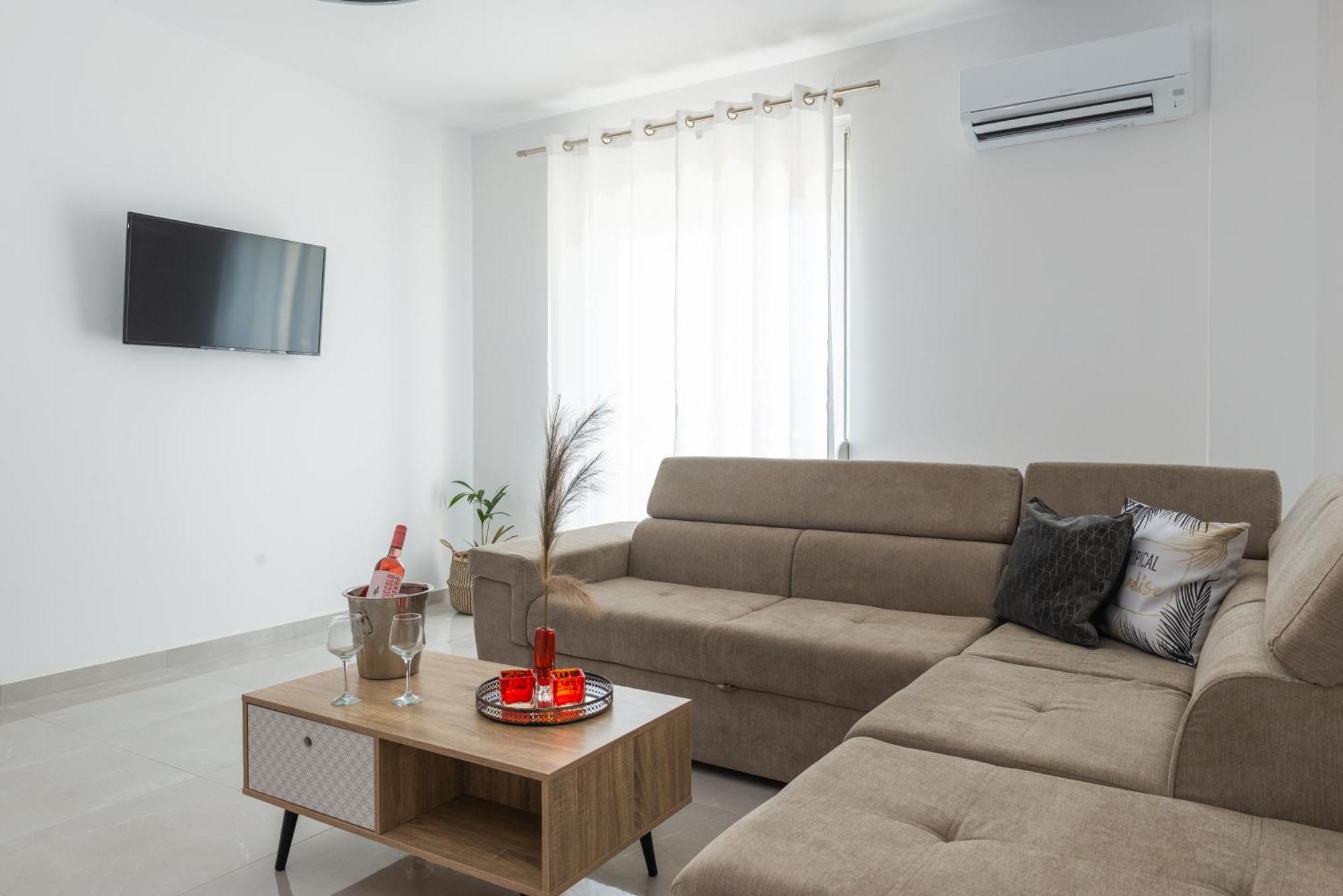 Katerina & Stefanos Family Apartments Archangelos  Extérieur photo